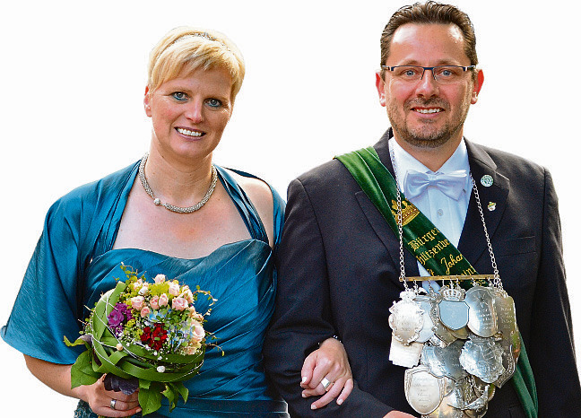 Ein schönes Jahr geht zu Ende: Reinhard und Maike Heinze durften ein Jahr lang regieren. Jetzt suchen die Bürgerschützen St. Johannes ihre Nachfolger Foto: Spliethoff