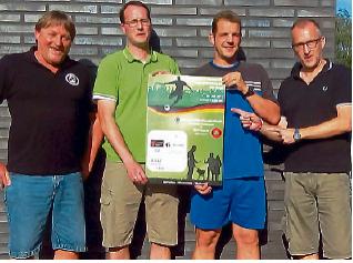 Laden zum Jugendturnier und Benefiz-Spiel ein: (v. l.) die Jugendobmänner Matthias Kleinhölter und Dirk Glanemann, Altherren-Spielleiter René Pfaff sowie Altherren-Obmann Wolfgang Bahne.