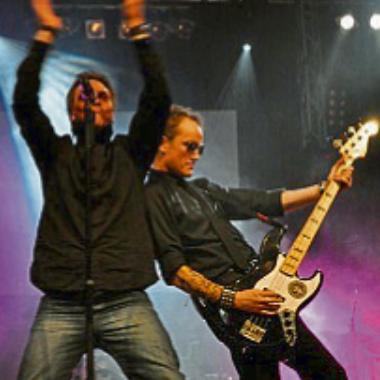 Let’s rock: Five minutes left heizen den Besuchern des Königsballs ein. Foto: Five minutes left