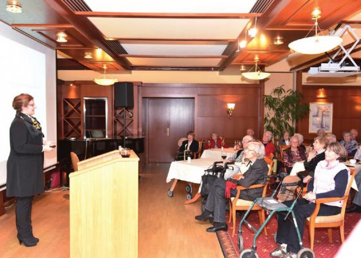 Diskussion mit Bewohnern der Elbschlossresidenz