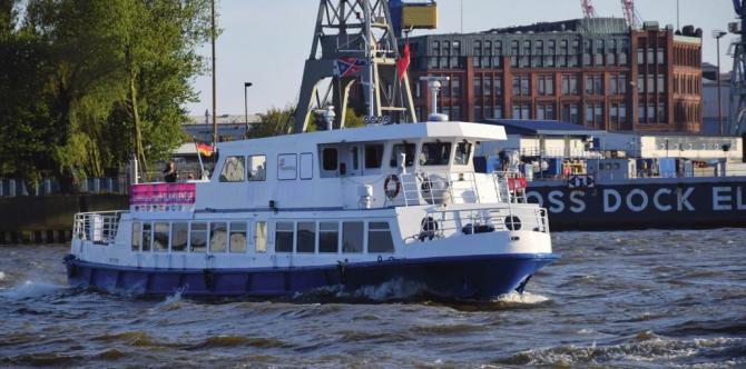 Die „Kleine Freiheit“ schunkelt Sie über die Elbe FOTO: ©FRS HANSEFERRY