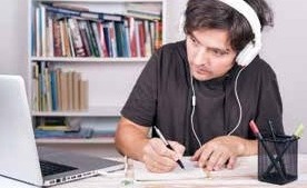 E-Learning braucht keine festen Zeiten, aber ein gehöriges Maß an Selbstdisziplin. Foto: fotolia - tumsasedgars E-Learning braucht keine festen Zeiten, aber ein gehöriges Maß an Selbstdisziplin. Foto: fotolia - tumsasedgars