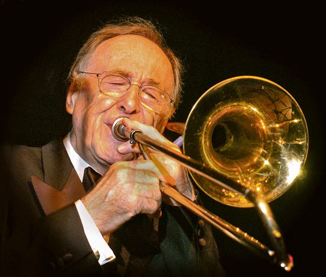 Chris Barber verteilt wieder „Ice-Cream“ Chris Barber verteilt wieder „Ice-Cream“