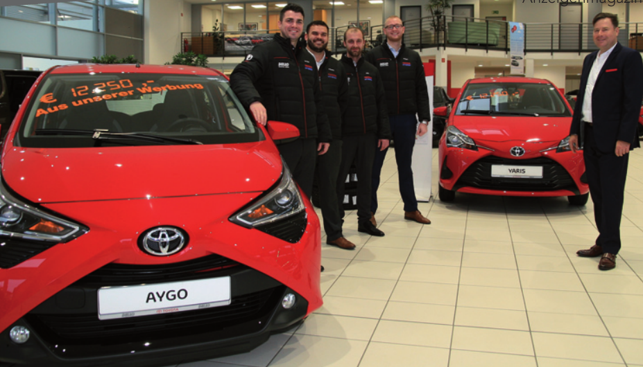 Hendrik Schröter (rechts), Vertriebsleiter Toyota/Lexus bei Dello am Nedderfeld, mit seinem Verkaufsteam. Foto: Michael Hotze Hendrik Schröter (rechts), Vertriebsleiter Toyota/Lexus bei Dello am Nedderfeld, mit seinem Verkaufsteam. Foto: Michael Hotze