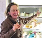 Frische Vollmilch von den eigenen Kühen gibt es bei Astrid Aue Frische Vollmilch von den eigenen Kühen gibt es bei Astrid Aue