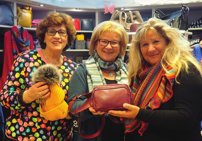 Versprüht gut Laune und verspricht gute Beratung, das Team vom Stück zum Glück: Maren Brusdeilins (v. l.), Kirsten Timm und Kathy Kühnle Foto: cs Versprüht gut Laune und verspricht gute Beratung, das Team vom Stück zum Glück: Maren Brusdeilins (v. l.), Kirsten Timm und Kathy Kühnle Foto: cs