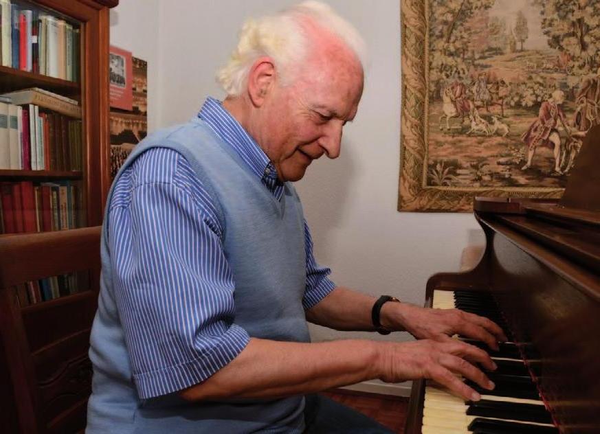 Einfeldt sitzt nur noch selten am Klavier, aber der Fluss der musikalischen Ideen reißt nicht ab. Fotos Stefan Specht Einfeldt sitzt nur noch selten am Klavier, aber der Fluss der musikalischen Ideen reißt nicht ab. Fotos Stefan Specht