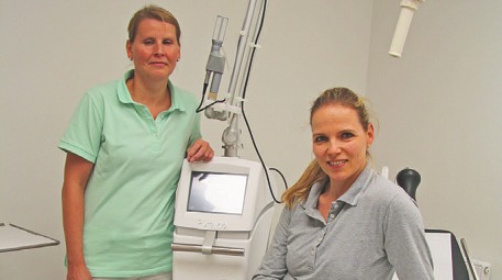 Frauke Wagener (Fachwirtin für amb. med. Versorgung) und Dr. Julia Maerker-Stroemer (v.l.) Foto: Frauke Pöhlsen Frauke Wagener (Fachwirtin für amb. med. Versorgung) und Dr. Julia Maerker-Stroemer (v.l.) Foto: Frauke Pöhlsen