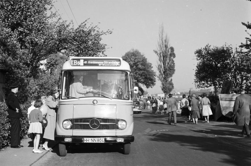 Aus dem Kalender HAMBURG STADT AM FLUSS. 53 Motive von Walter Lüden – KJM Buchverlag/Archiv Karin Schröder
