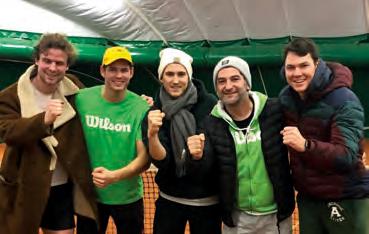 Die beiden 4:2 Siege gegen Großflottbek (späterer Regionalliga Aufsteiger) und Klipper (Gruppenzweiter) halfen nichts. Die 1. Herren des HTHC verpassten den Aufstieg in die Regionalliga durch ein 1:5 gegen Bremen, die nur gegen den HTHC mit voller Truppe antraten, am ersten Spieltag knapp. Im Team: Kristian Albers, Philipp Storjohann, Maxi Todorov, Coach Bedri Yenilmez und Marat Deviatiarov. Die beiden 4:2 Siege gegen Großflottbek (späterer Regionalliga Aufsteiger) und Klipper (Gruppenzweiter) halfen nichts. Die 1. Herren des HTHC verpassten den Aufstieg in die Regionalliga durch ein 1:5 gegen Bremen, die nur gegen den HTHC mit voller Truppe antraten, am ersten Spieltag knapp. Im Team: Kristian Albers, Philipp Storjohann, Maxi Todorov, Coach Bedri Yenilmez und Marat Deviatiarov.