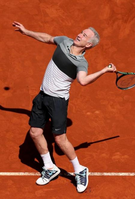 „Big Mac“ lehnt es ab, gegen Frauen zu spielen, (Foto: Jürgen Hasenkopf) „Big Mac“ lehnt es ab, gegen Frauen zu spielen, (Foto: Jürgen Hasenkopf)