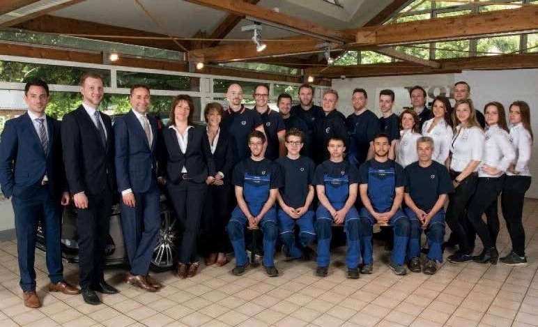 Das Team von B & E Norderstedt kümmert sich um die Mobilität ihrer Kunden – vom Ersatzteilservice bis hin zur Hauptuntersuchung Foto: B & E Norderstedt Das Team von B & E Norderstedt kümmert sich um die Mobilität ihrer Kunden – vom Ersatzteilservice bis hin zur Hauptuntersuchung Foto: B & E Norderstedt