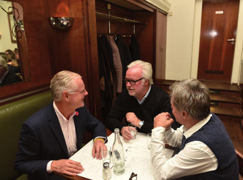 Interview im „Café Paris“: Jost Deitmar im Gespräch mit Klaus Schümann und Helmut Schwalbach