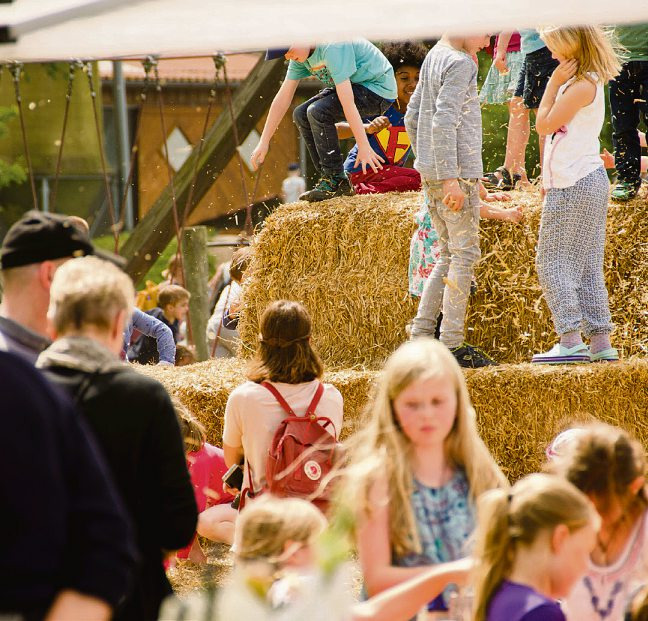 Das beliebte Kartoffelfest mit Strohpyramide lockt wieder auf das Gut Wulksfelde Foto: Gut Wulksfelde/D. Antonio Das beliebte Kartoffelfest mit Strohpyramide lockt wieder auf das Gut Wulksfelde Foto: Gut Wulksfelde/D. Antonio