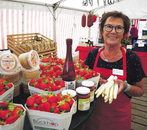 Spargel und Erdbeeren satt gibt es bei Brigitte Freytag am Bolhuis-Stand Spargel und Erdbeeren satt gibt es bei Brigitte Freytag am Bolhuis-Stand