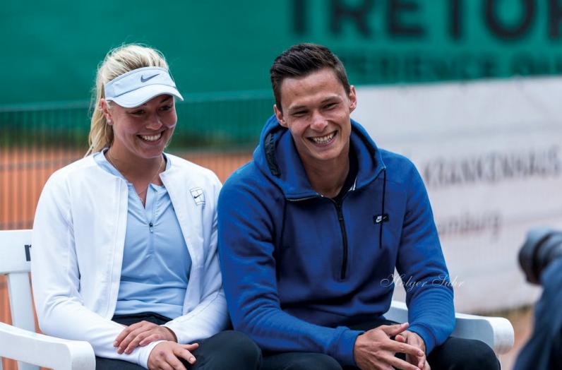 Carina Witthöft mit ihrem alten Hitting Partner und neuem Coach, Jonas Lütjen. (Foto: Holger Suhr) Carina Witthöft mit ihrem alten Hitting Partner und neuem Coach, Jonas Lütjen. (Foto: Holger Suhr)