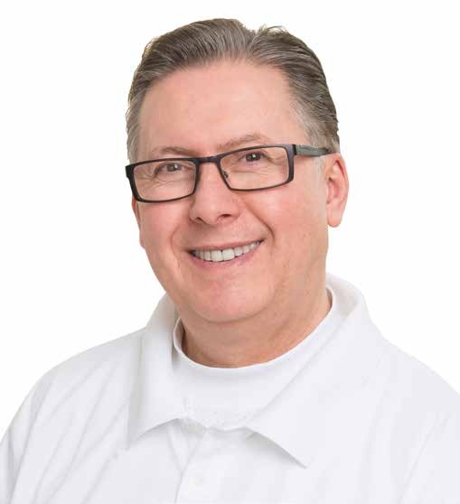 Hat jahrzähntelange Erfahrung mit Implantaten: Prof. Inv. Dr. (H) Peter Borsay Hat jahrzähntelange Erfahrung mit Implantaten: Prof. Inv. Dr. (H) Peter Borsay