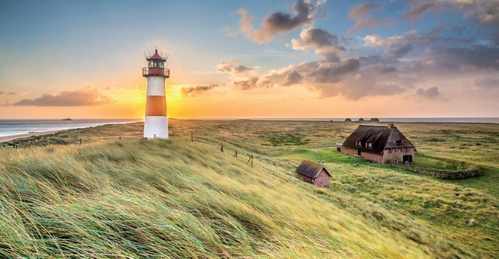 Idylle vor der Haustür: Leuchtturm in List auf Sylt am Ellenbogen. FOTO: BENNO HOFF_FOTOLIA.COM