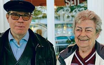 Gisela Weise und Martin Scharlach engagieren sich im Bürgerverein Sülldorf-Iserbrook für das Leben in ihrem Stadtteil Gisela Weise und Martin Scharlach engagieren sich im Bürgerverein Sülldorf-Iserbrook für das Leben in ihrem Stadtteil