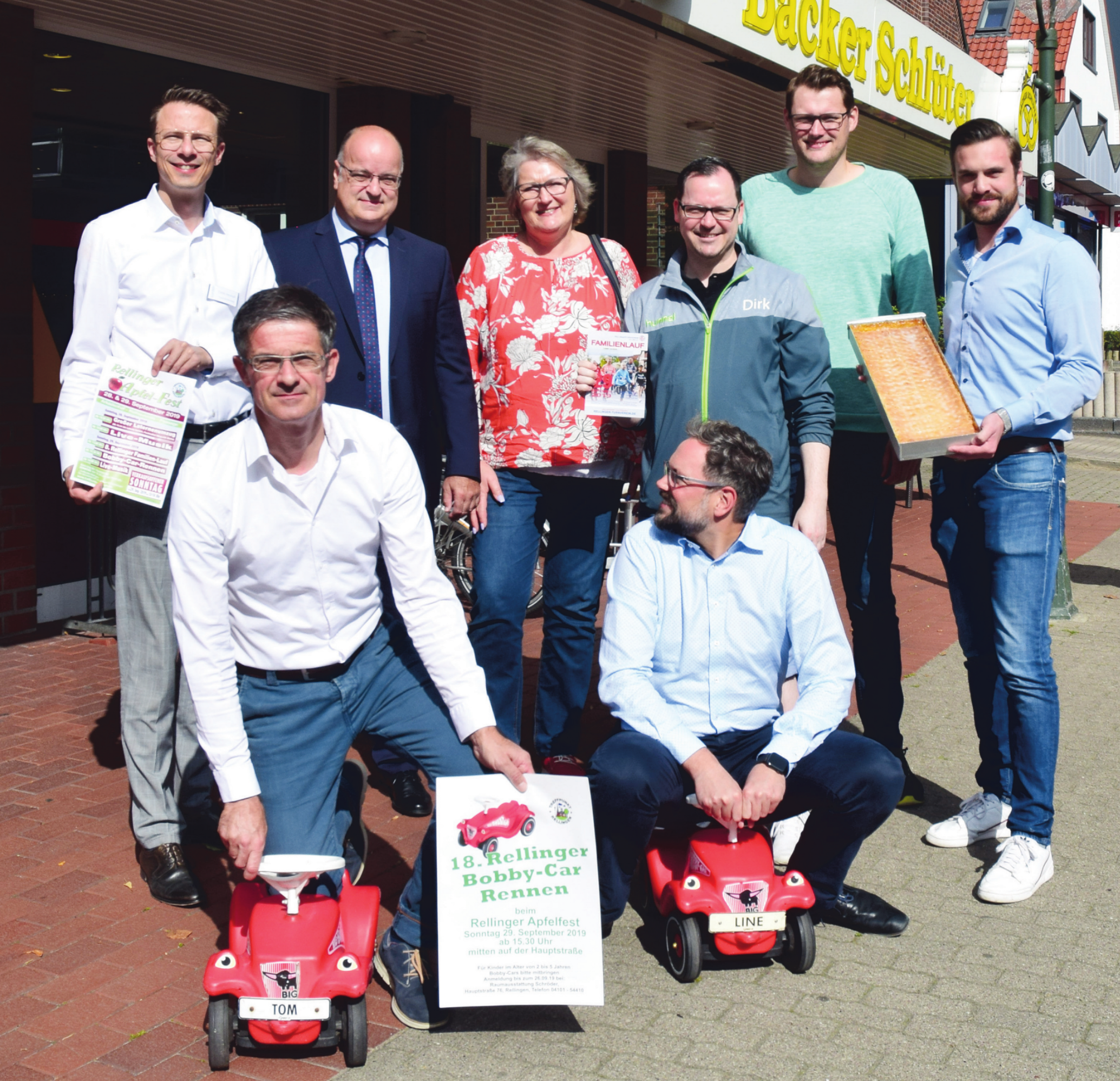 Die Mitglieder des Treffpunktes Rellingen freuen sich, zum Apfelfest in ihrem Ort wieder ein buntes und unterhaltsames Programm für die ganze Familie präsentieren zu können Foto: Klein Die Mitglieder des Treffpunktes Rellingen freuen sich, zum Apfelfest in ihrem Ort wieder ein buntes und unterhaltsames Programm für die ganze Familie präsentieren zu können Foto: Klein