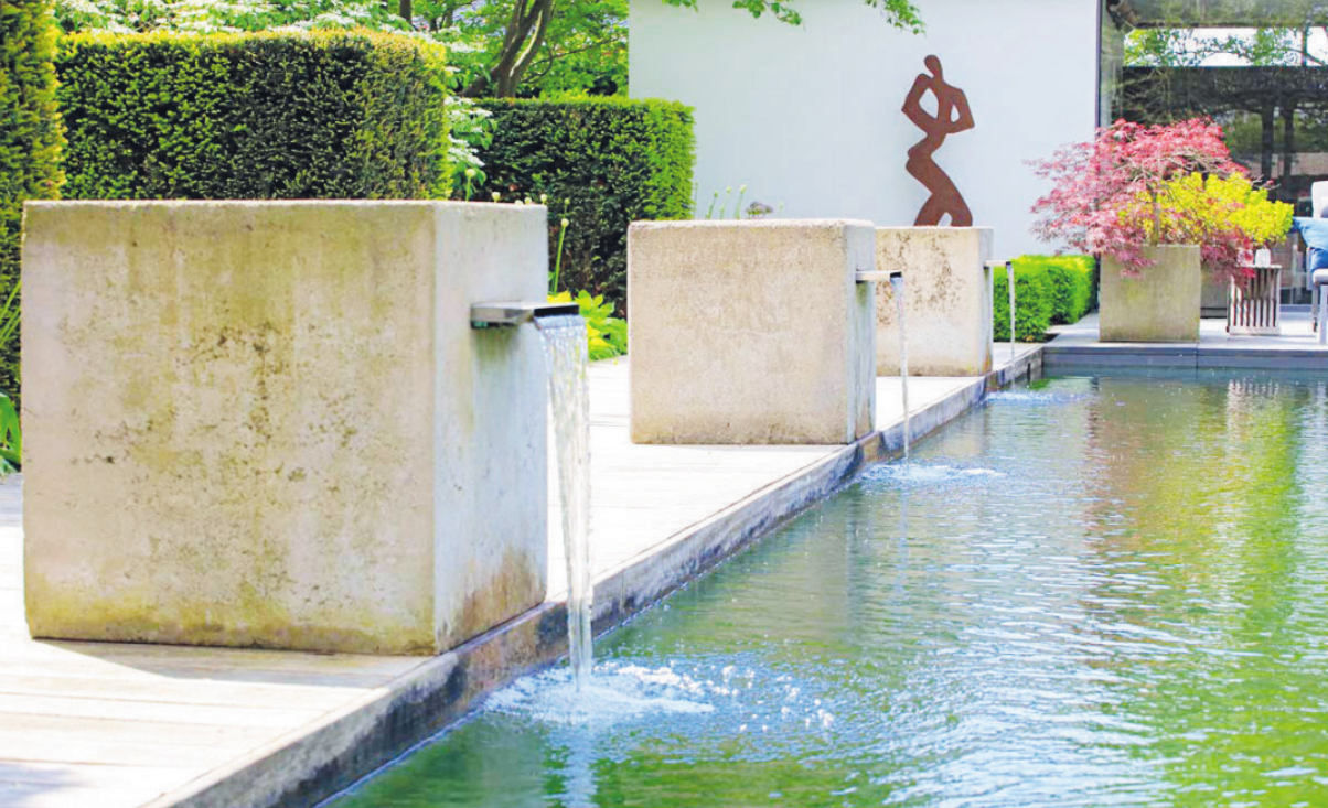 Dieser Schwimmteich ist im Schaugarten der Firma Bahl in Kiebitzreihe am Beratertag, 15. Juni, zu bestaunen. Für sauberes Wasser kommt er ganz ohne Chemie aus Foto: Bahl Dieser Schwimmteich ist im Schaugarten der Firma Bahl in Kiebitzreihe am Beratertag, 15. Juni, zu bestaunen. Für sauberes Wasser kommt er ganz ohne Chemie aus Foto: Bahl