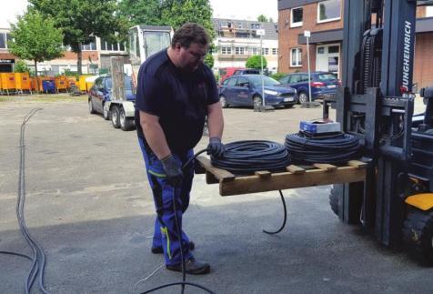 Hebe- und Tragehilfen erleichtern körperlich anstrengende Tätigkeiten wie das Kabelziehen auf Baustellen Hebe- und Tragehilfen erleichtern körperlich anstrengende Tätigkeiten wie das Kabelziehen auf Baustellen