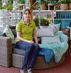 Die Liegeinsel in Flechtopik mit Schirm und Cocktailablage gefällt Andrea Matthies Die Liegeinsel in Flechtopik mit Schirm und Cocktailablage gefällt Andrea Matthies