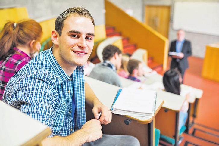Studenten an privaten Business Schools werden auf spätere Führungsaufgaben vorbereitet Foto: AdobeStock Studenten an privaten Business Schools werden auf spätere Führungsaufgaben vorbereitet Foto: AdobeStock