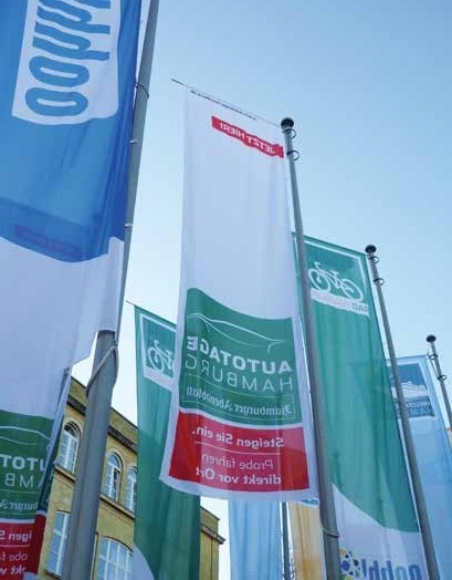 Weithin sichtbar und einladend für alle: Banner der AUTOTAGE Hamburg, Foto: Hamburger Abendblatt Weithin sichtbar und einladend für alle: Banner der AUTOTAGE Hamburg, Foto: Hamburger Abendblatt