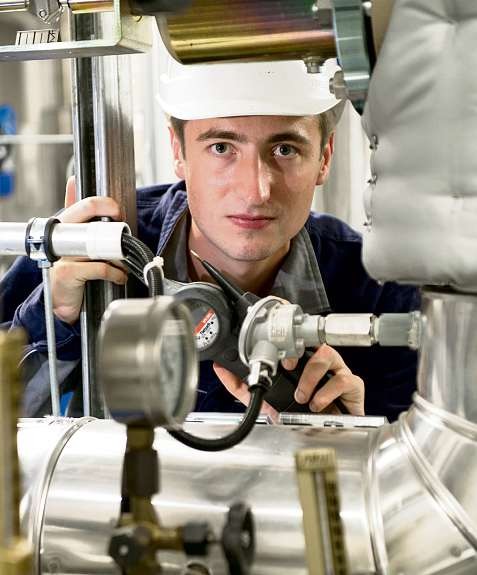 Nils Lausen hat gerade seine Ausbildung zum Elektroniker für Betriebstechnik erfolgreich beendet    Heiner Köpcke Nils Lausen hat gerade seine Ausbildung zum Elektroniker für Betriebstechnik erfolgreich beendet    Heiner Köpcke