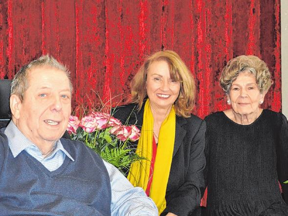 Walter Dietrich und Christel Hansen vom Wohnbeirat der Kursana Residenz Hamburg und Direktorin Bärbel Eickhoff (M.) Foto: kursana PR Walter Dietrich und Christel Hansen vom Wohnbeirat der Kursana Residenz Hamburg und Direktorin Bärbel Eickhoff (M.) Foto: kursana PR