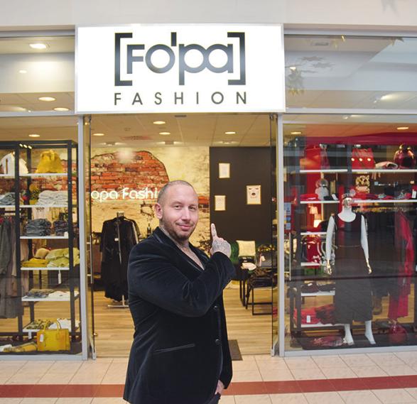 Daniel Sauer bietet bei Fopa-Fashion in der Pinneberger Rathauspassage ausgefallene Damen-Mode Daniel Sauer bietet bei Fopa-Fashion in der Pinneberger Rathauspassage ausgefallene Damen-Mode