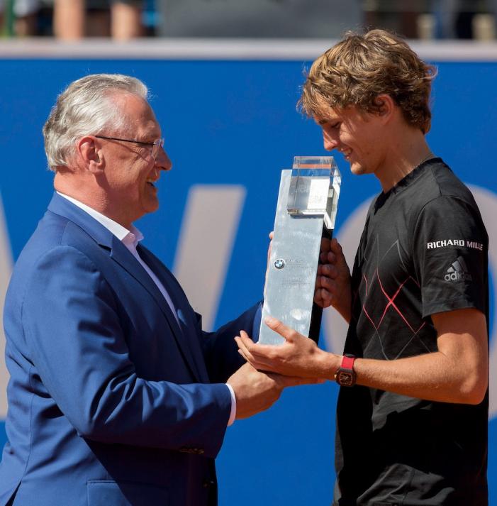 Siegerehrung BMW Open München: Im Finale den Titel gegen Philipp Kohlschreiber klar verteidigt. (Foto: Jürgen Hasenkopf) Siegerehrung BMW Open München: Im Finale den Titel gegen Philipp Kohlschreiber klar verteidigt. (Foto: Jürgen Hasenkopf)