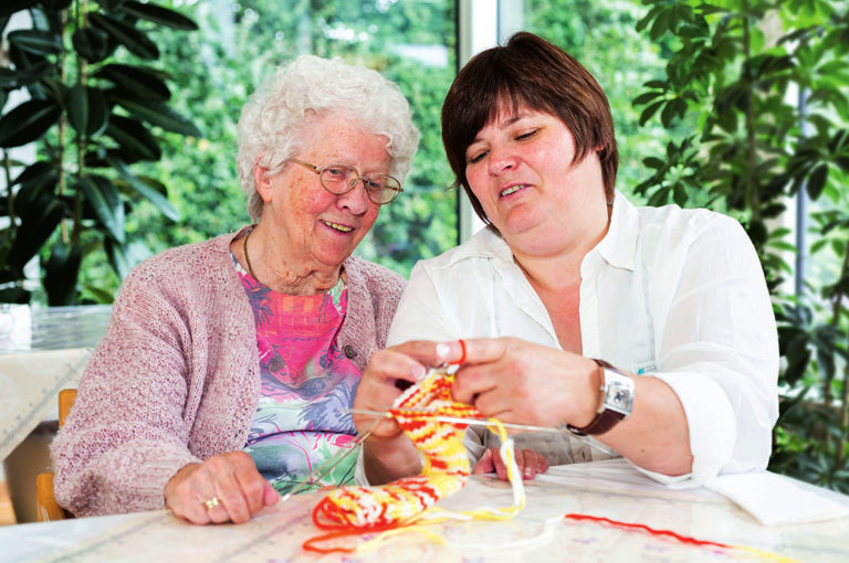 Die Arbeit einer Pflegekraft kennenlernen. FOTO: JAKOB BOERNER