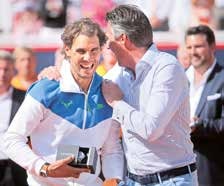 2015 folgte der Spanier Rafael Nadal (l.), der das Turnier gewinnen konnte. Federer war zwei Jahre zuvor im Halbfinale ausgeschieden 2015 folgte der Spanier Rafael Nadal (l.), der das Turnier gewinnen konnte. Federer war zwei Jahre zuvor im Halbfinale ausgeschieden