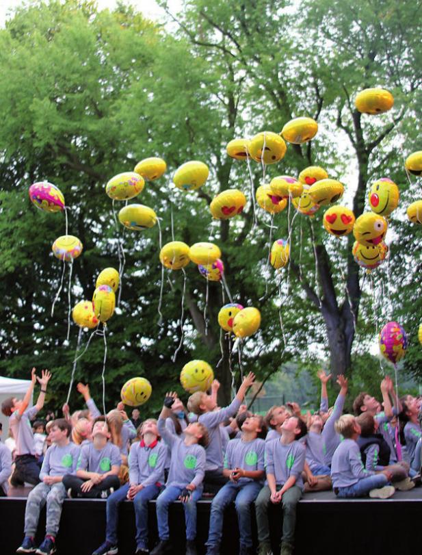 Schüler, Lehrer und Gäste feierten gemeinsam ein tolles Fest