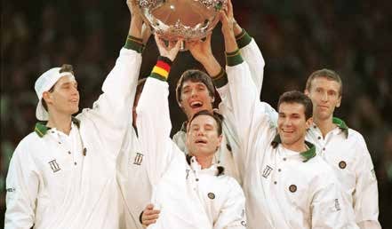 Die stolzen Davis-Cup-Sieger von 1993 (vl.): Das Team mit Marc-Kevin Goellner, Niki Pilic, Michael Stich, Carl-Uwe Steeb und Patrik Kühnen besiegte in Düsseldorf im Finale Australien mit 4:1 Die stolzen Davis-Cup-Sieger von 1993 (vl.): Das Team mit Marc-Kevin Goellner, Niki Pilic, Michael Stich, Carl-Uwe Steeb und Patrik Kühnen besiegte in Düsseldorf im Finale Australien mit 4:1