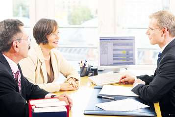 Nutzen Sie die Erfahrungen eines Anwalts, bevor Sie sich für eine Rechtschutzversicherung entscheiden  Foto: BStBK Nutzen Sie die Erfahrungen eines Anwalts, bevor Sie sich für eine Rechtschutzversicherung entscheiden  Foto: BStBK