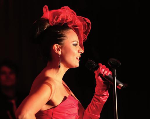 Nathalie Tineo swingt im Stil der 20er und 30er Jahre im CASINO Schenefeld FOTO: © THORSTEN SAMESCH
