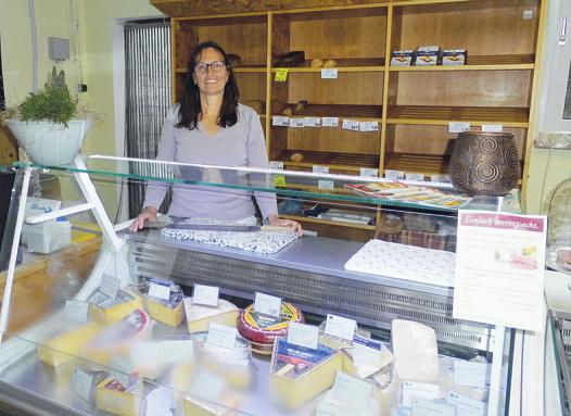In „Silvis Hofladen“ in Borstel-Hohenraden führt Silvia Schwickart nur Bio-Lebensmittel Foto: Skibbe In „Silvis Hofladen“ in Borstel-Hohenraden führt Silvia Schwickart nur Bio-Lebensmittel Foto: Skibbe
