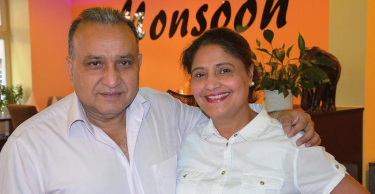 Vijay Shamsher Singh mit seiner Frau Inderjit Kaur