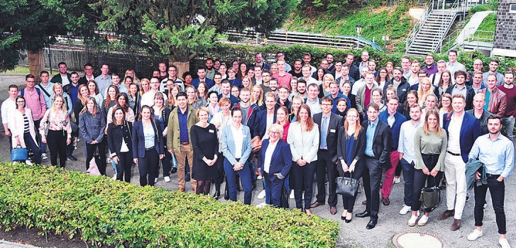 Die neuen Master-Studierenden der Hamburger FOM Hochschule: Zum Wintersemester haben sich über 200 Master- und mehr als 500 Bachelor-Anwärter bei der Lehranstalt eingeschrieben Die neuen Master-Studierenden der Hamburger FOM Hochschule: Zum Wintersemester haben sich über 200 Master- und mehr als 500 Bachelor-Anwärter bei der Lehranstalt eingeschrieben
