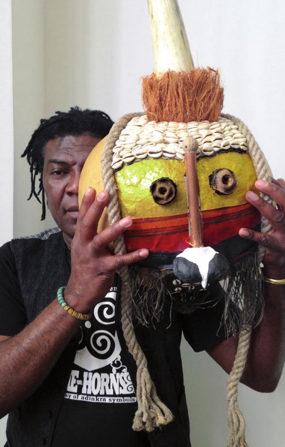 Joe Sam-Essandoh mit Maske