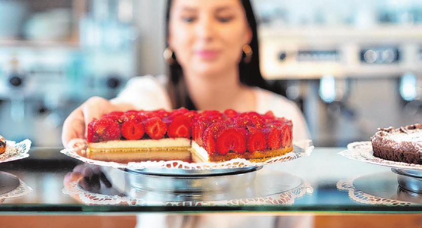 Köstliche Torten werden im Kaffeehaus serviert Foto: Johannes Oehmen / Oehmen Digital Studio GmbH,https:// oehmen.studio Köstliche Torten werden im Kaffeehaus serviert Foto: Johannes Oehmen / Oehmen Digital Studio GmbH,https:// oehmen.studio
