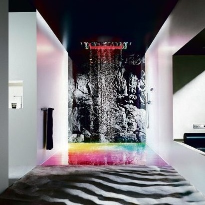 Barrierearmes Duschen wird zu einem Erlebnis, das alle Sinne berührt. Verschiedene Regenarten, Nebel, Lichter und Düfte folgen gemeinsam ganz speziellen Choreografien, Foto: djd/ZVSHK/Dornbracht Barrierearmes Duschen wird zu einem Erlebnis, das alle Sinne berührt. Verschiedene Regenarten, Nebel, Lichter und Düfte folgen gemeinsam ganz speziellen Choreografien, Foto: djd/ZVSHK/Dornbracht