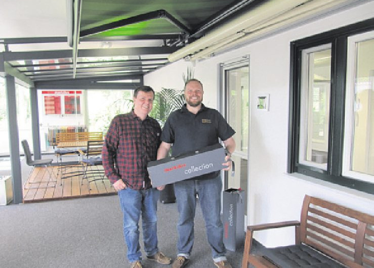 Lars (l.) und Dennis Vahlbruch beraten bei der Markisen-Auswahl und -Planung Lars (l.) und Dennis Vahlbruch beraten bei der Markisen-Auswahl und -Planung