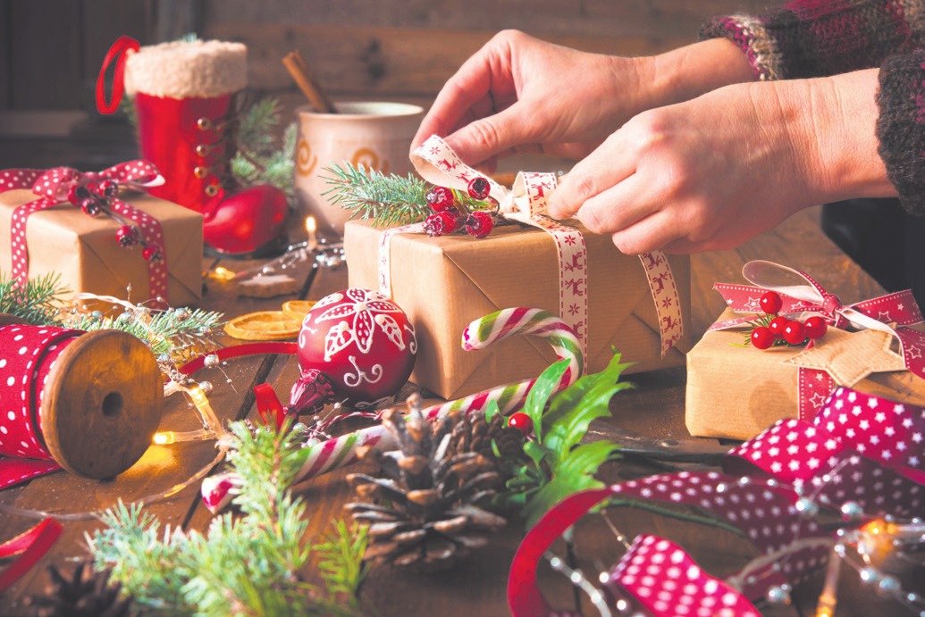 Laura und Alex zeigen auf ihrem Blog, wie man schöne Geschenke verpackt Fotos: Schön verpackt, thinkstock Laura und Alex zeigen auf ihrem Blog, wie man schöne Geschenke verpackt Fotos: Schön verpackt, thinkstock