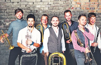 Federspiel machen exzellente Musik in Lederhosen Federspiel machen exzellente Musik in Lederhosen