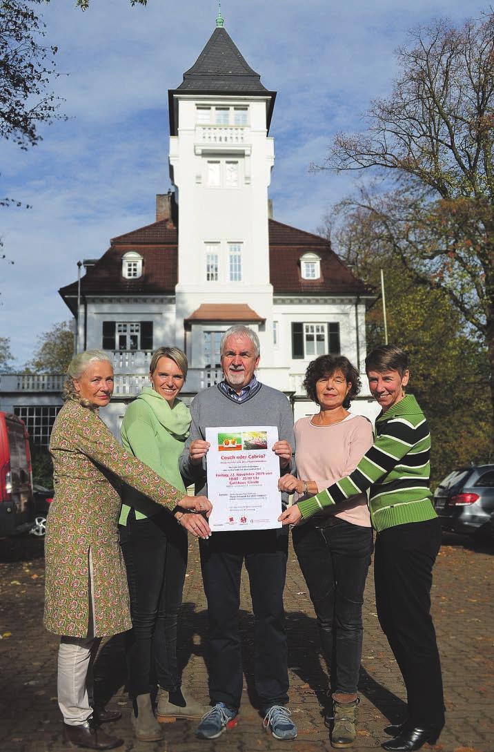 Maren Schwardt (v. l.), Carolin Seiffert, Jürgen Ix, Anke Fritzsch und Silke Löbbers gehören zum Gutshausteam – sowohl ehren- als auch hauptamtlich Foto: Hoffmann Maren Schwardt (v. l.), Carolin Seiffert, Jürgen Ix, Anke Fritzsch und Silke Löbbers gehören zum Gutshausteam – sowohl ehren- als auch hauptamtlich Foto: Hoffmann