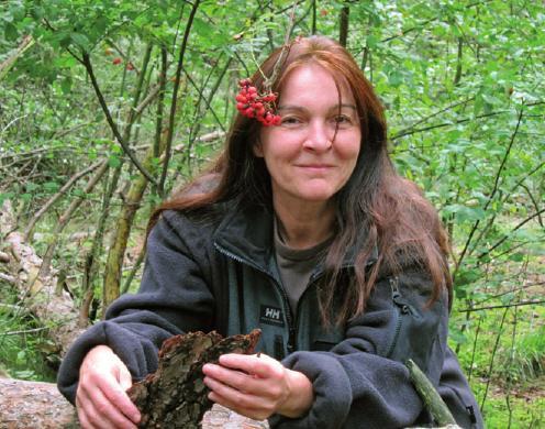 Diplom-Biologin Heidi Mayerhöfer führt durch den KlövensteenFOTO: REGIONALPARK WEDELER AU E.V.